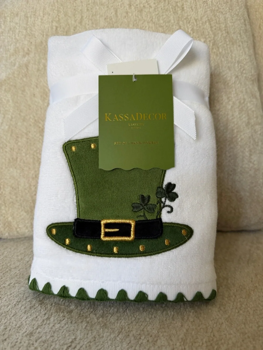 KassaDecor White Hand Towel with Green Embroidered Leprechaun Hat, Set of 2